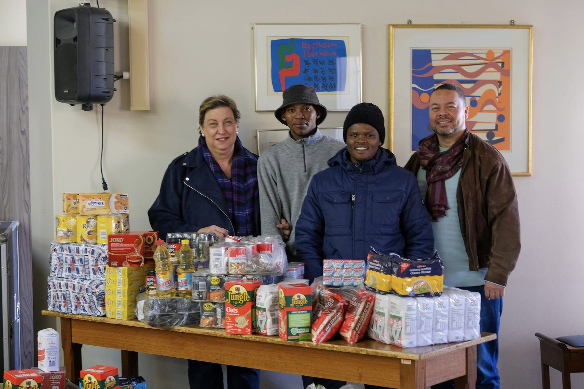 PROF CONROY CUPIDO (DIRECTOR SCHOOL OF MUSIC), SANTISA VILJOEN AND MUSIC STUDENTS OF THE NWU SCHOOL OF MUSIC